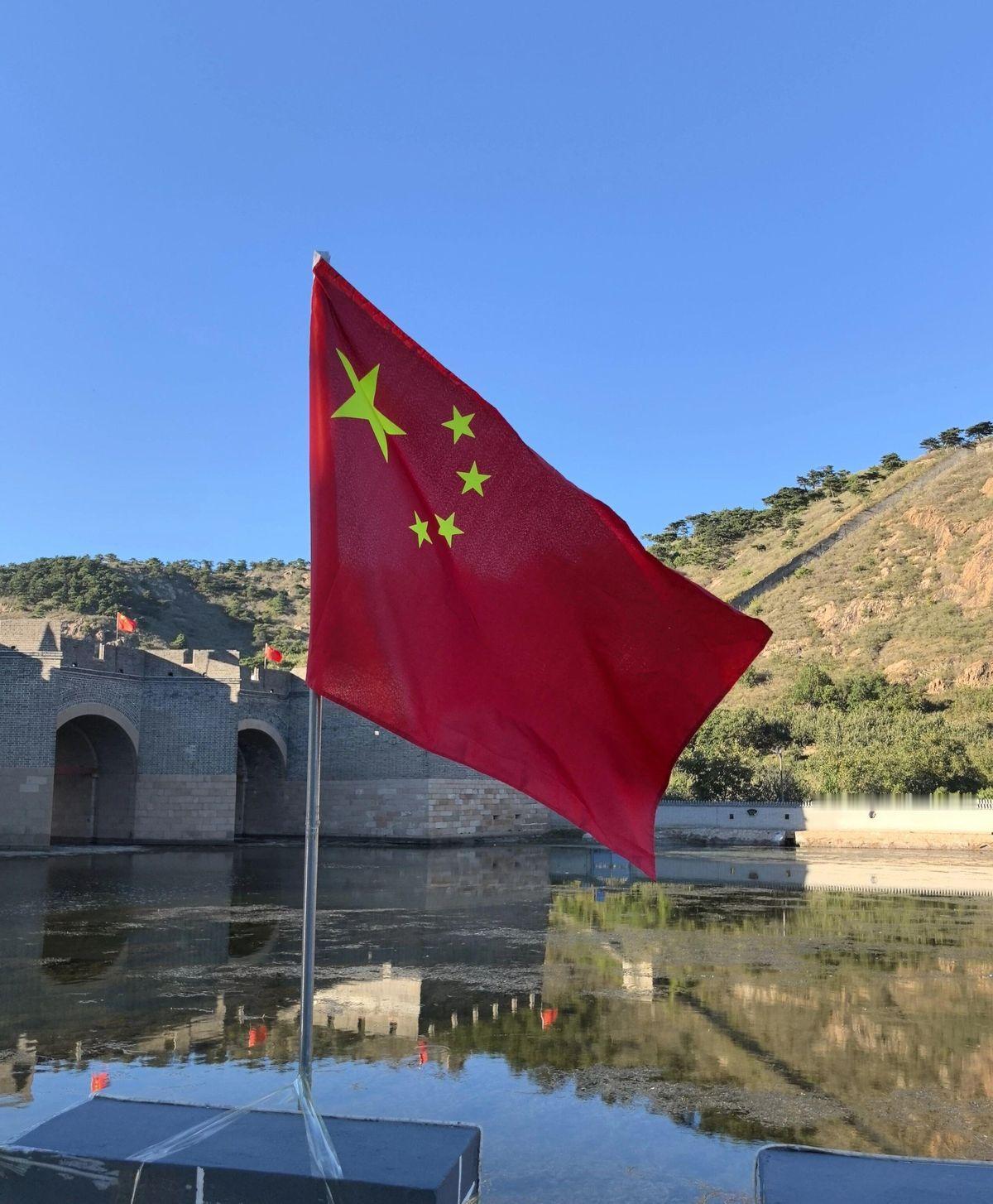 一份“会开车、有退休金、没房贷网贷、没大病、原配夫妻、孩子独立”的清单，最近被好