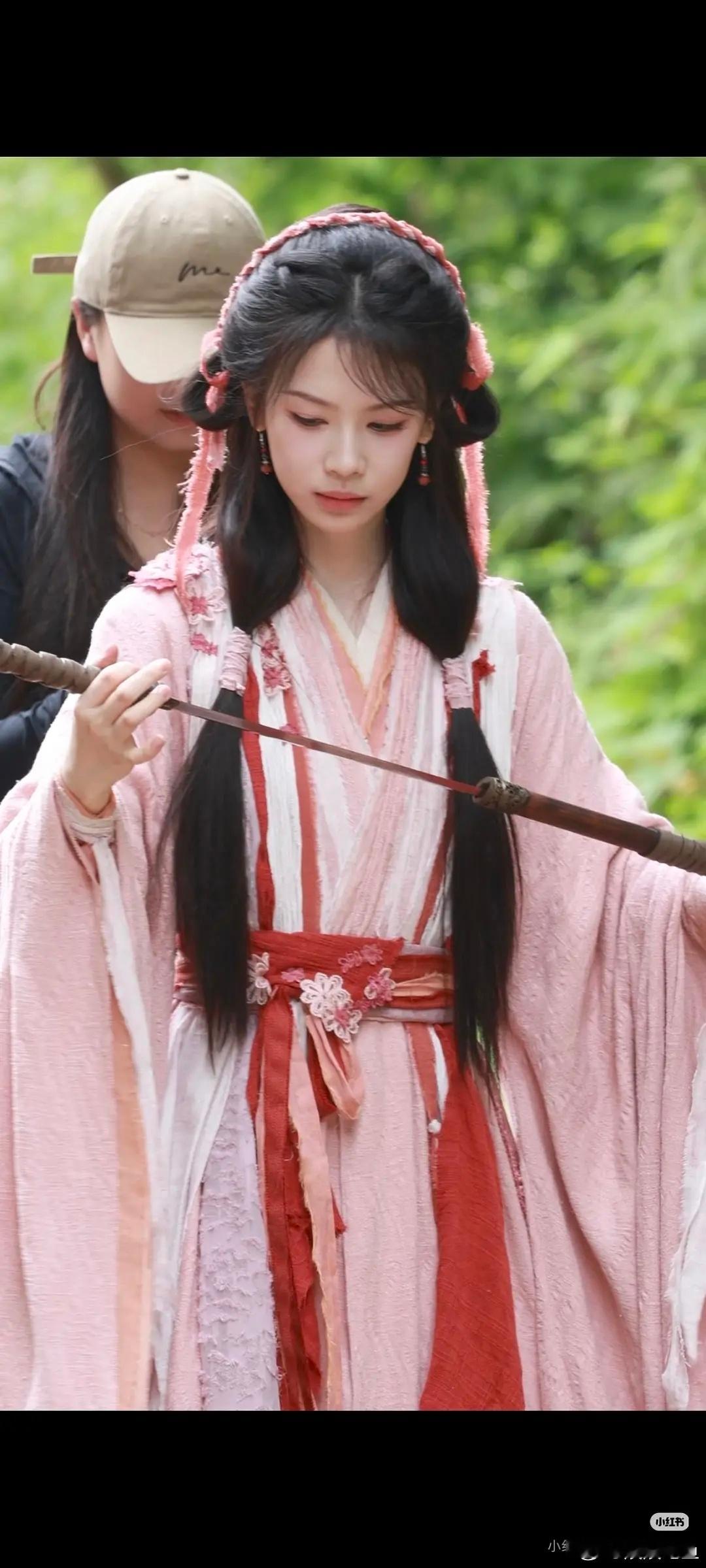 第一次感觉她这么像陈都灵～ 