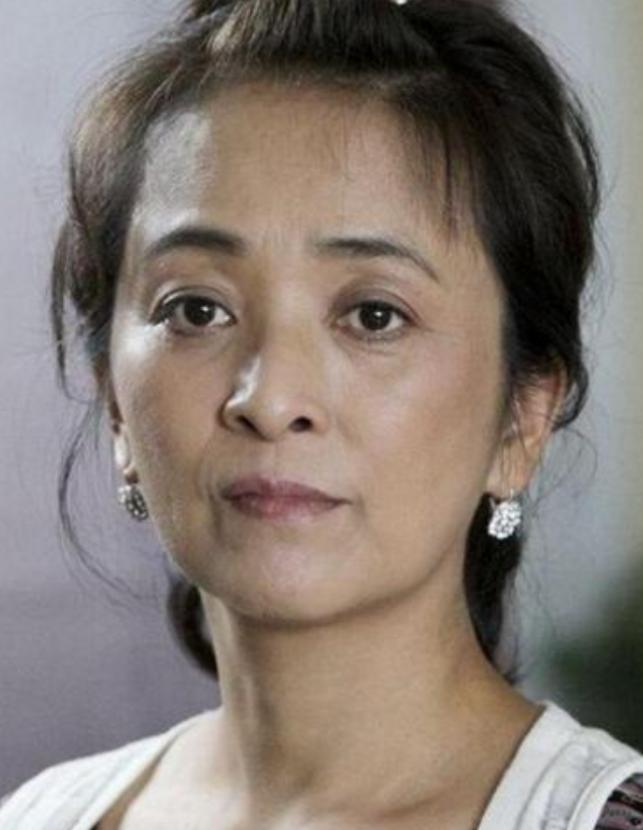 [太阳]一婚嫁日本人，二婚美国、三婚法国，就是不嫁中国的她，现状如何。

主要信