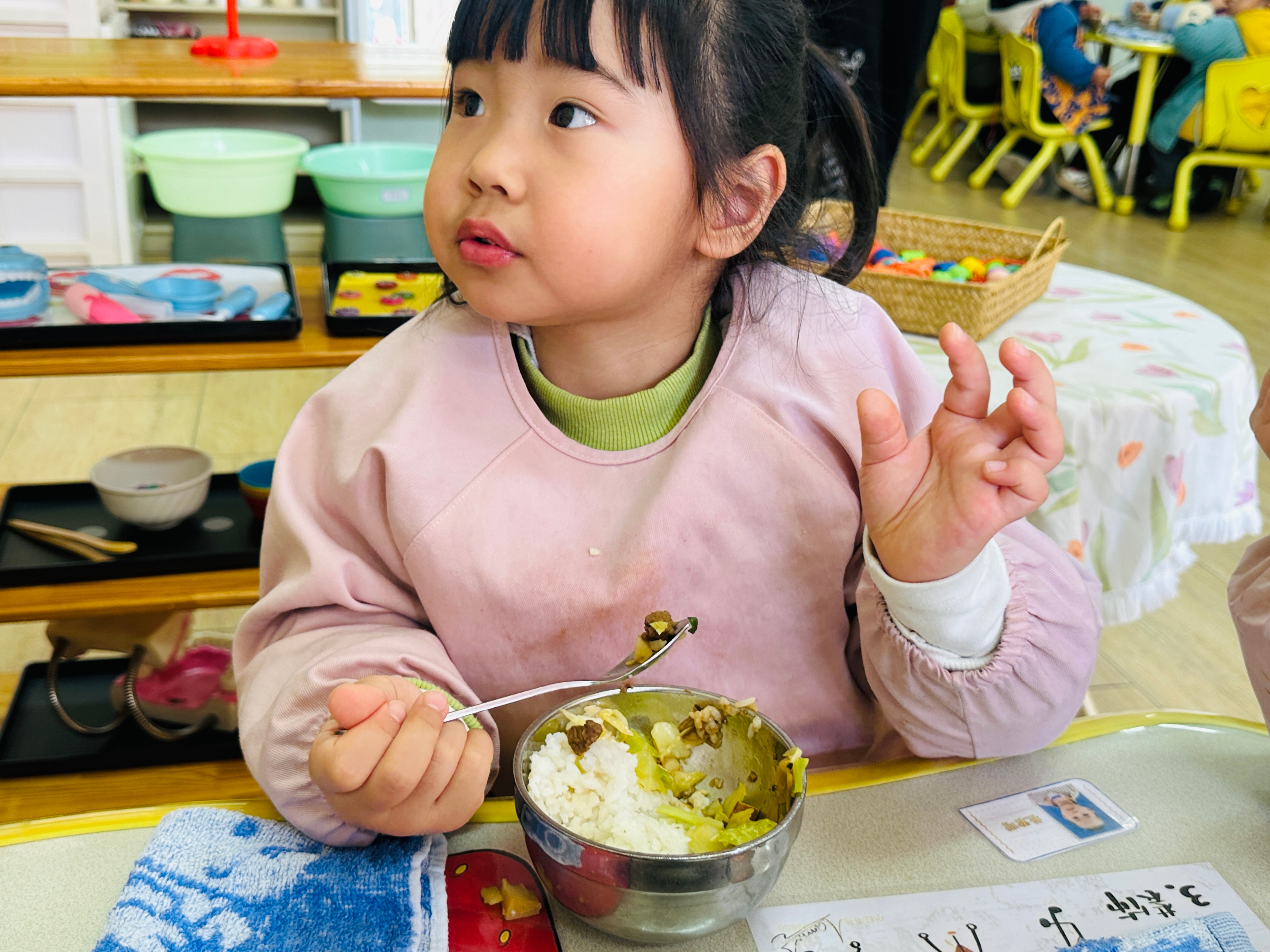 吃兰么 好好吃饭，难得今天没有埋头干饭，三姐提前祝大伙新春吉祥呗
