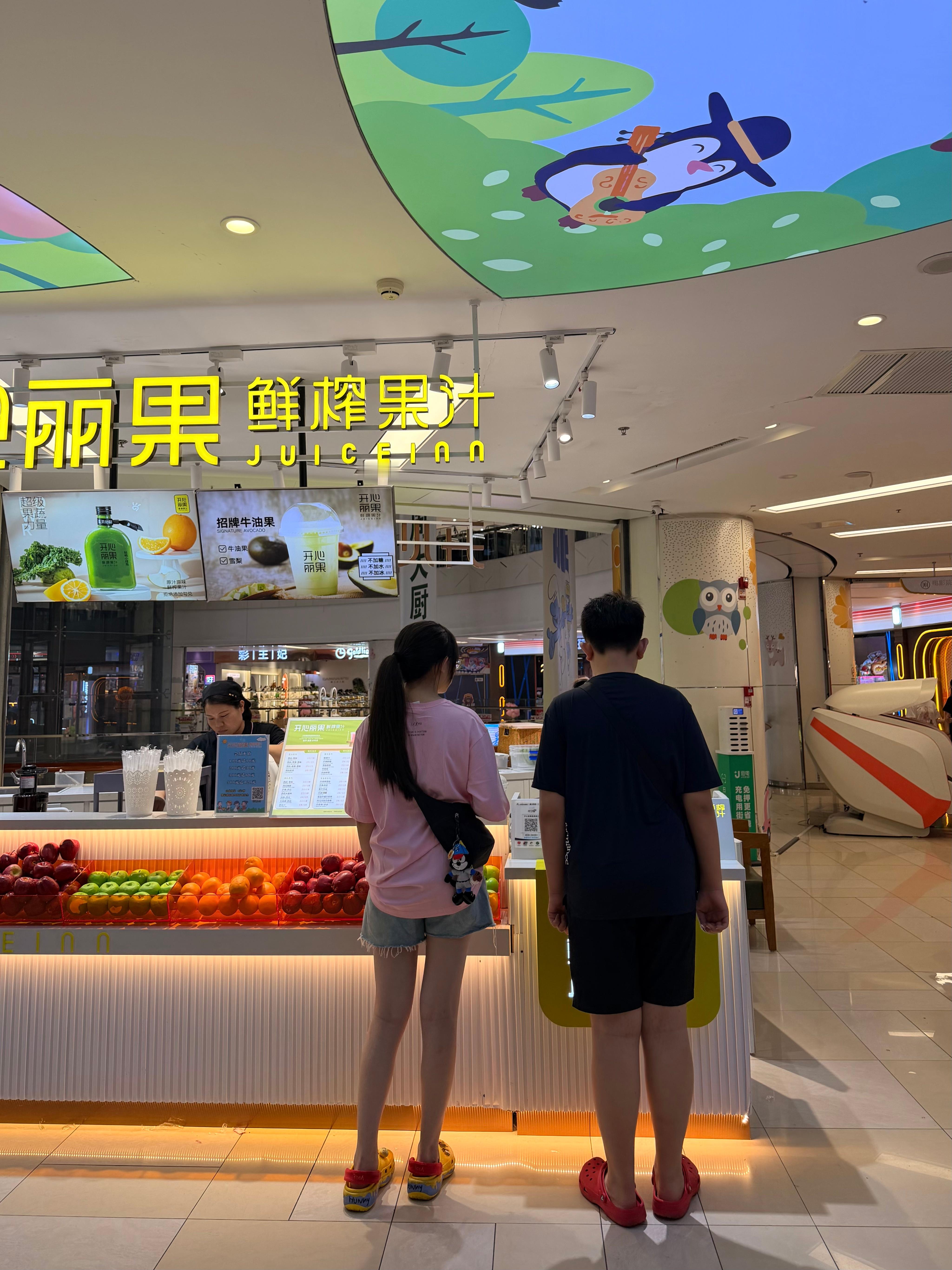 我儿子完全随了我的身材比例，就是55身我女儿（13岁）虽然只有176cm的身高，