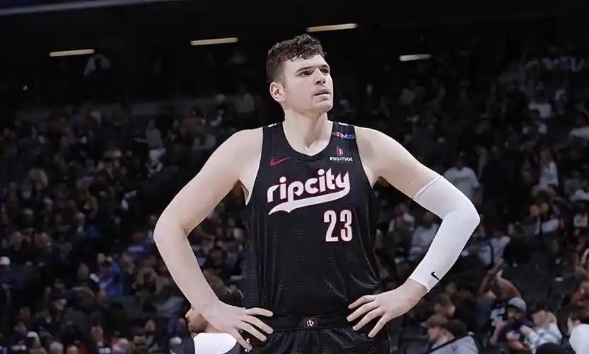 数据体现不出克林根对球队的伤害

开拓者输给奇才，克林根投篮17中6，只有14分