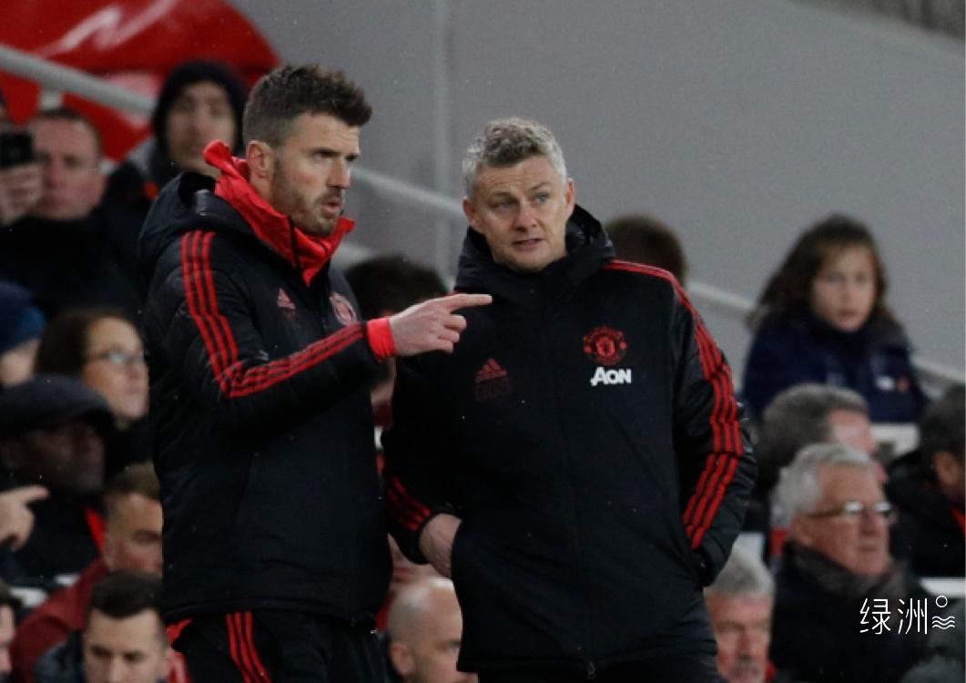 天空好体育记者报道，曼联计划与索尔斯克亚和卡里克进行进一步会谈。记者写道：“曼联