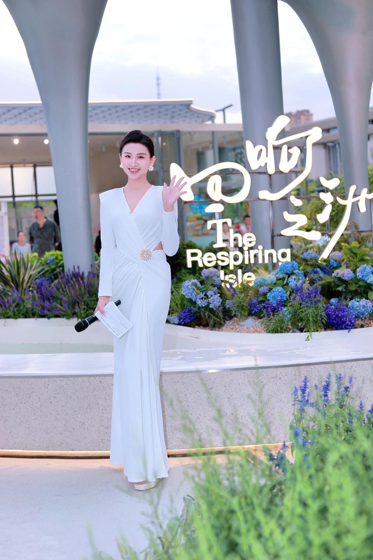 太原人像摄影约拍跟拍万象城回响之洲太原知名优秀美女主持人白色长裙飘逸 我镜头里的
