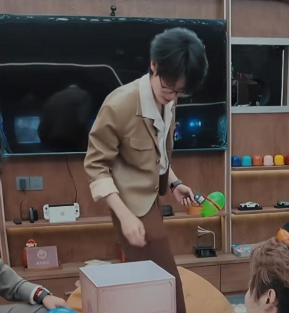 张真源绿色自留款张真源狼面具 好可爱 ​​​