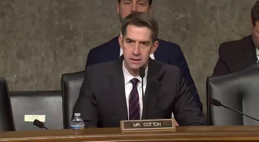 美国共和党参议员汤姆·科顿今天（2月4日）发文说：“俄罗斯和中国进行超临界核武器