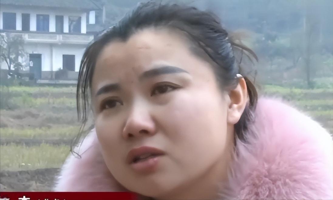2015年，河南一家工厂车间内机器轰鸣，女工正埋头做工，耳边忽然飘来一句熟悉的方
