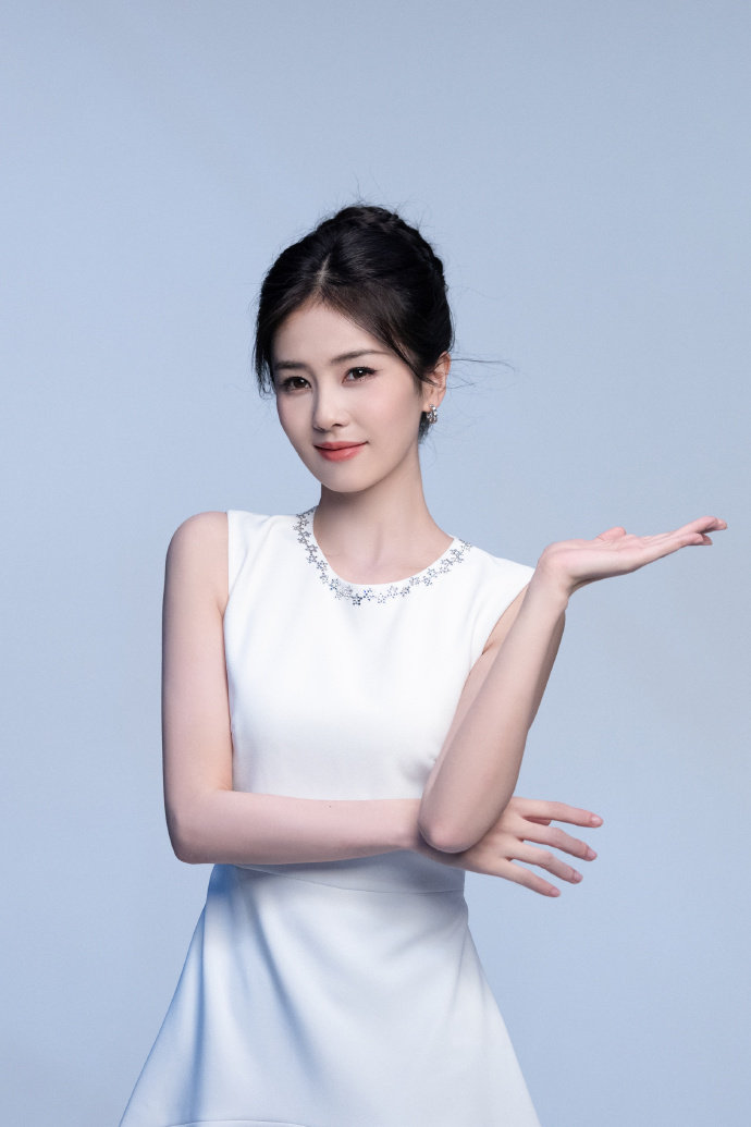 白鹿春节后首个活动 假期模式切换，美貌营业模式ON！听说将带着满满的元气空降活动