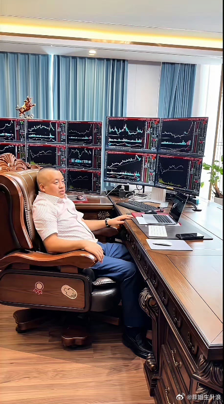 创业板指涨超4% CRO、光模块概念领涨指数分化，创业板指涨幅扩大至4.01%，