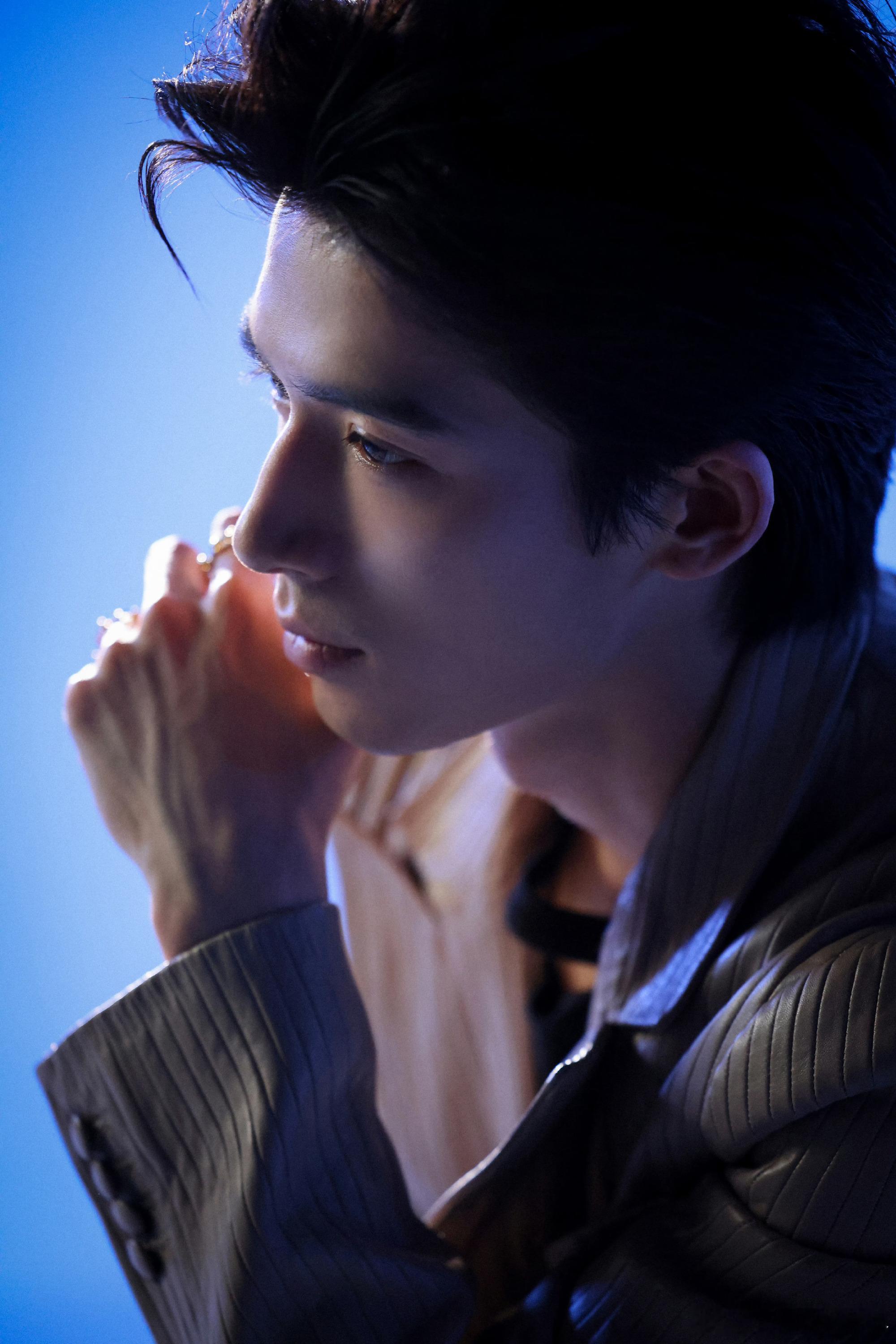 王星越周京泽的女友视角 王星越穿制服的样子真的会让人产生一种被守护的错觉，周京泽