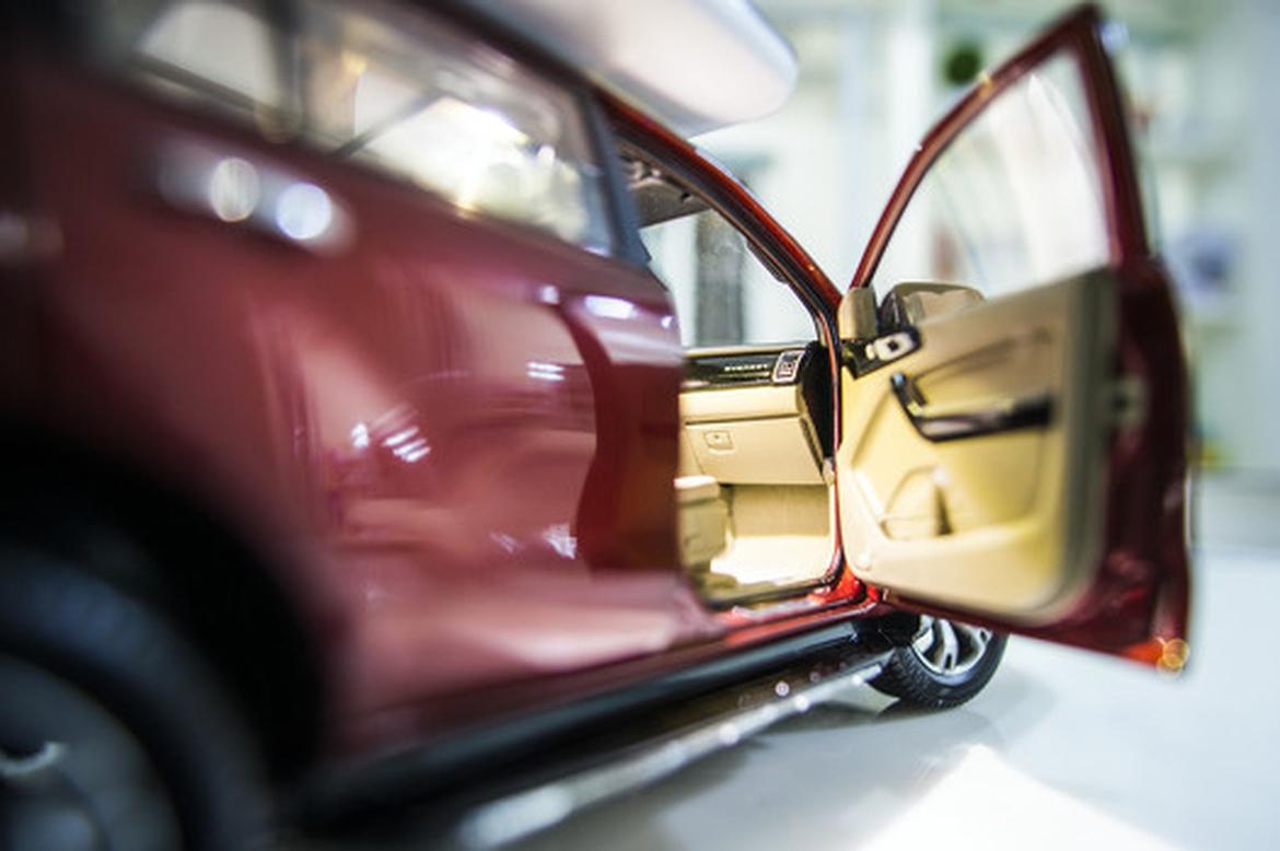 近日，山西太原一女子发现自己21万全款购入的新车其实为“展车”。在与店方交涉时，