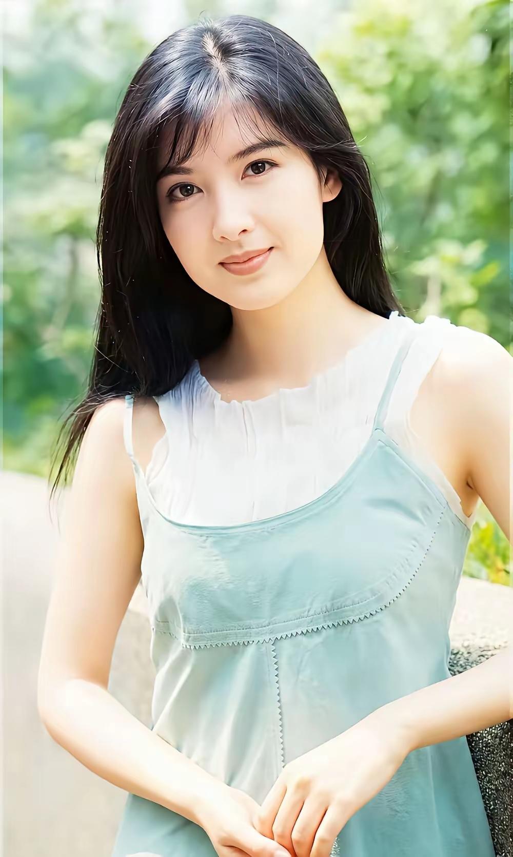 清新自然，少女心满满，绿意盎然中绽放美丽！