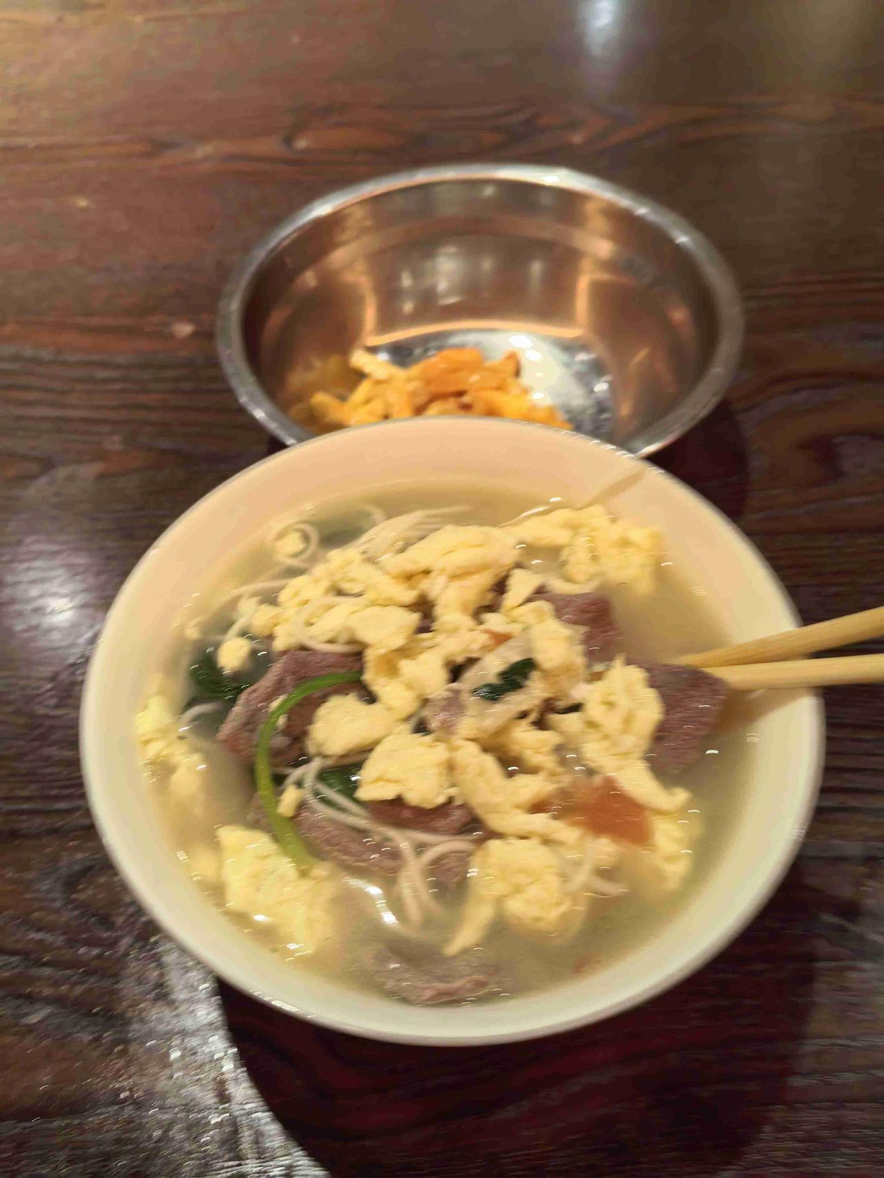 我的今日状态：😁轻松愉快
我这里的天气：🌤️多云厨师私藏晚餐！鸡蛋猪肝青菜面