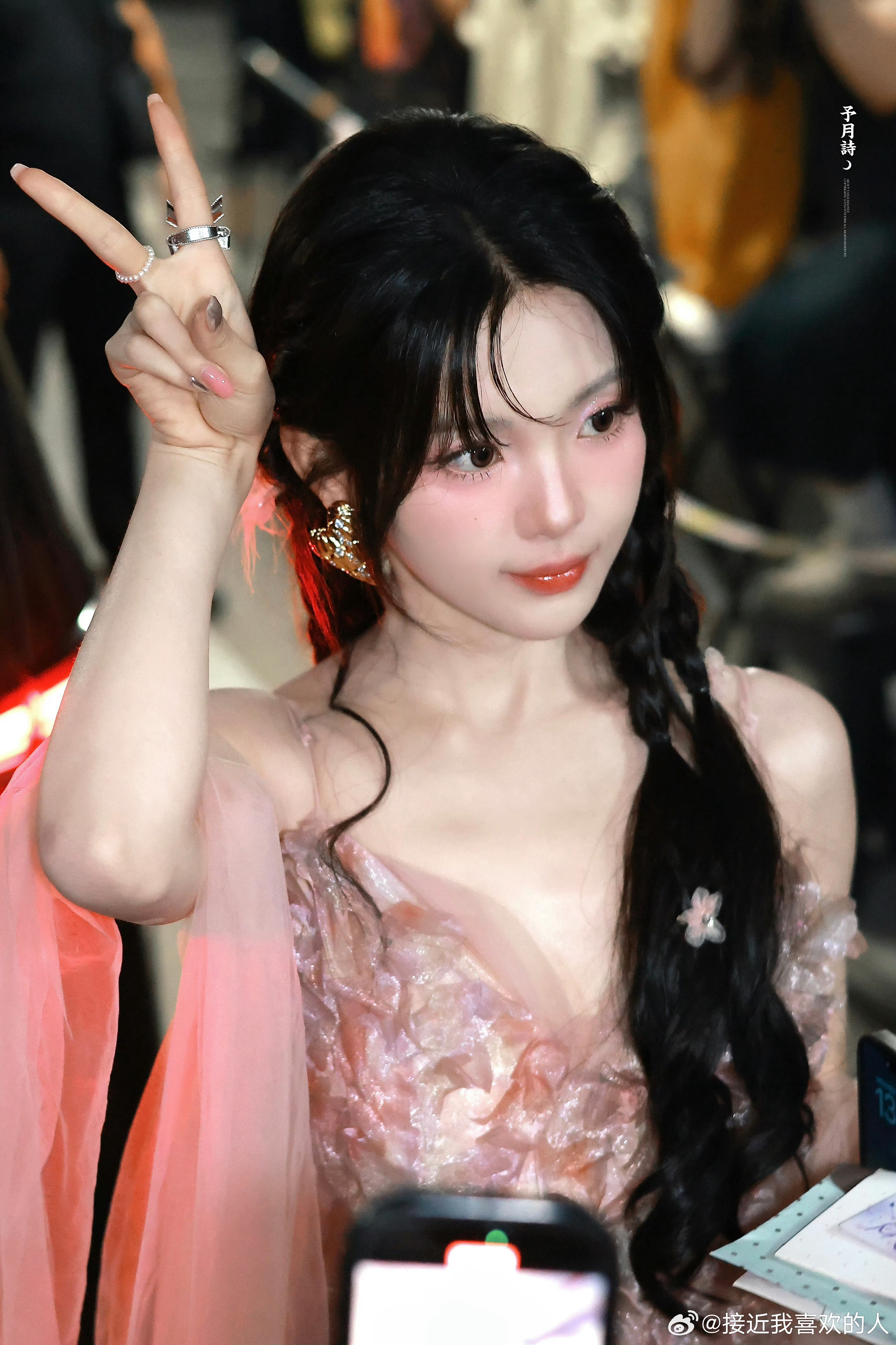杨超越[超话]杨超越用嘴接信那一下我们超越妹妹就是这么宠粉[哇][哇][哇] ​