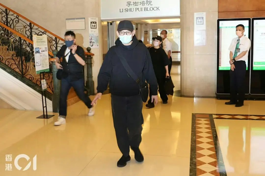 施南生住院，好友林青霞张艾嘉前往探望，前夫徐克也现身医院 