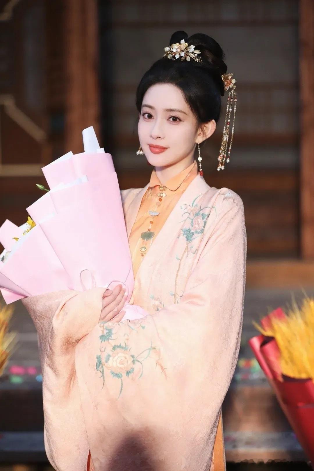 🍉孟子义，新代言🈶，醉象，四月宣 ​​​她刚sha青了跟李昀锐的新剧《九重紫