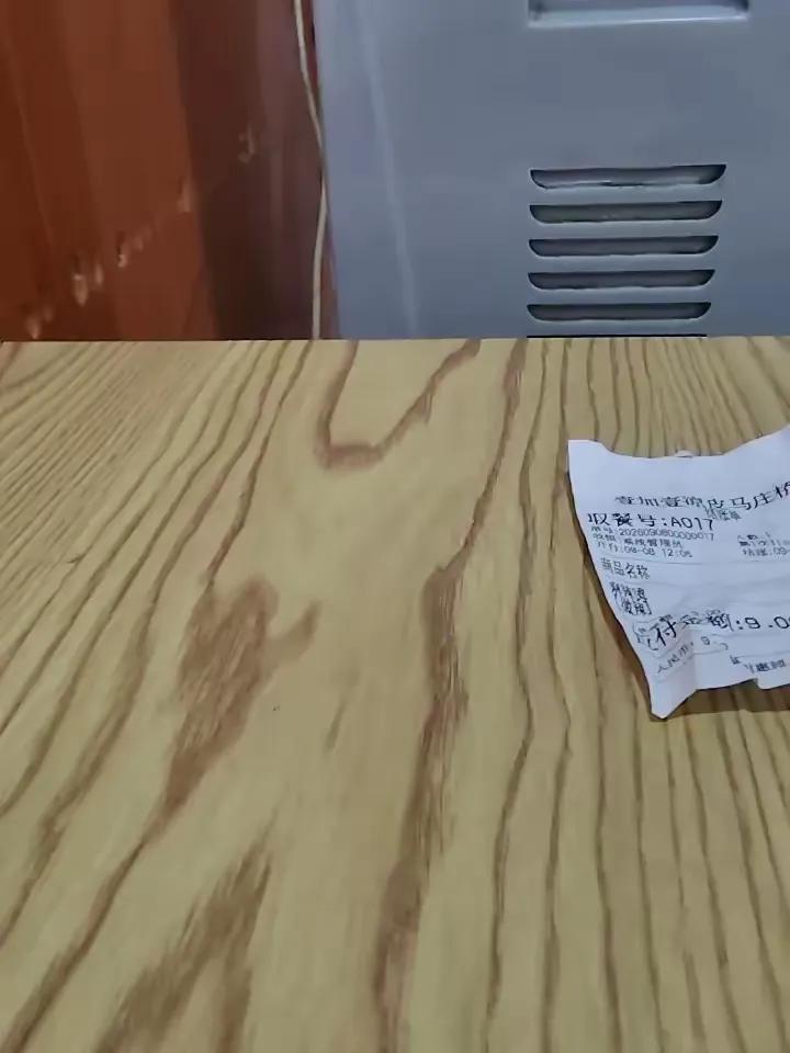 这个房东火了！”广东佛山，男子开便利店，没钱交房租，想请房东宽限几天。没想到房东