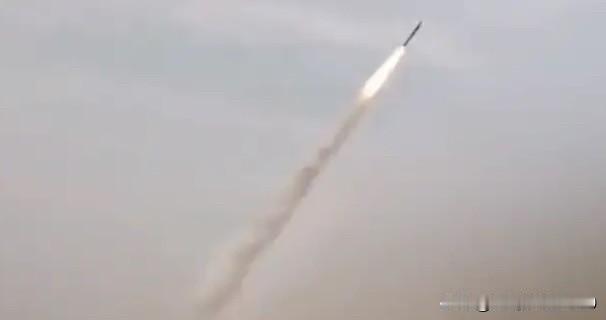 美国13日再次对伊朗南部多地发动袭击，伊朗指责美国违反《谅解备忘录》所有条款，违