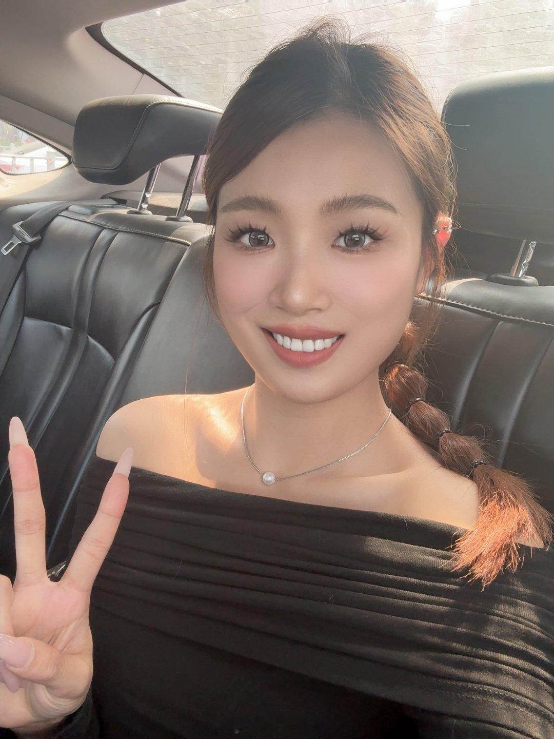 春暖花开各地文旅持续升温广州今天好热穿一字肩都觉得很热了，广东果然是没有冬天 