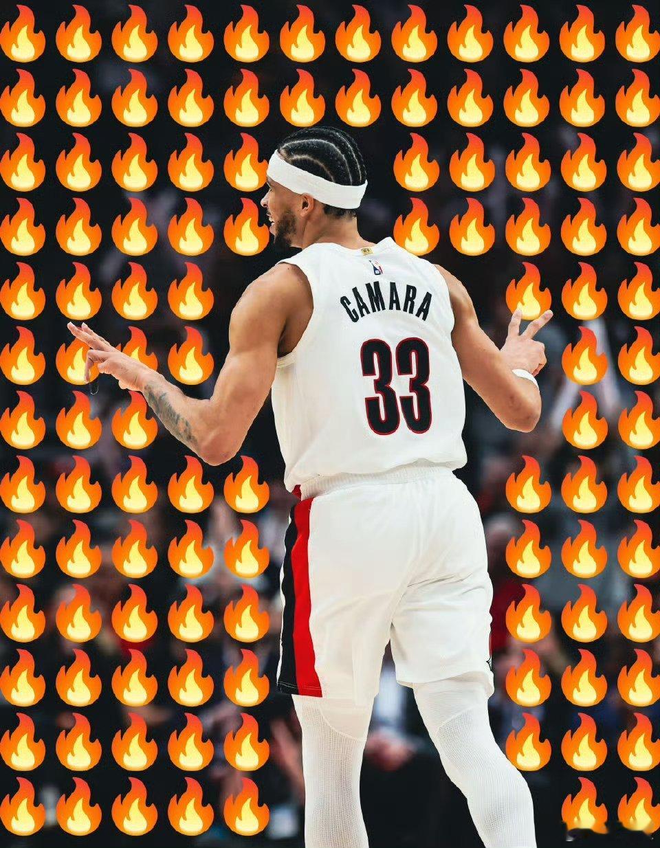 卡马拉今天30分，三分球8/10。看麻了。 