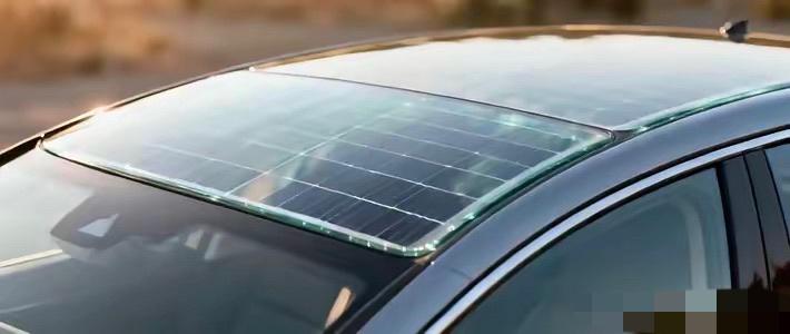 别再吹光伏车顶了！比亚迪×福耀这块玻璃，才是真的降维打击🔥
很多人以为光伏车顶