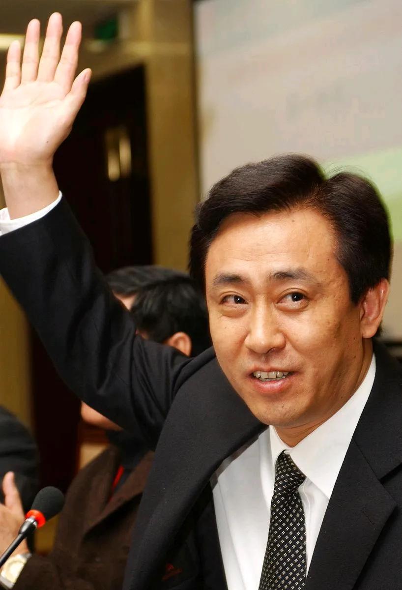 许家印的发迹史，妥妥的一部商业帝国兴衰剧！
 
许家印，1958年生于河南周口太