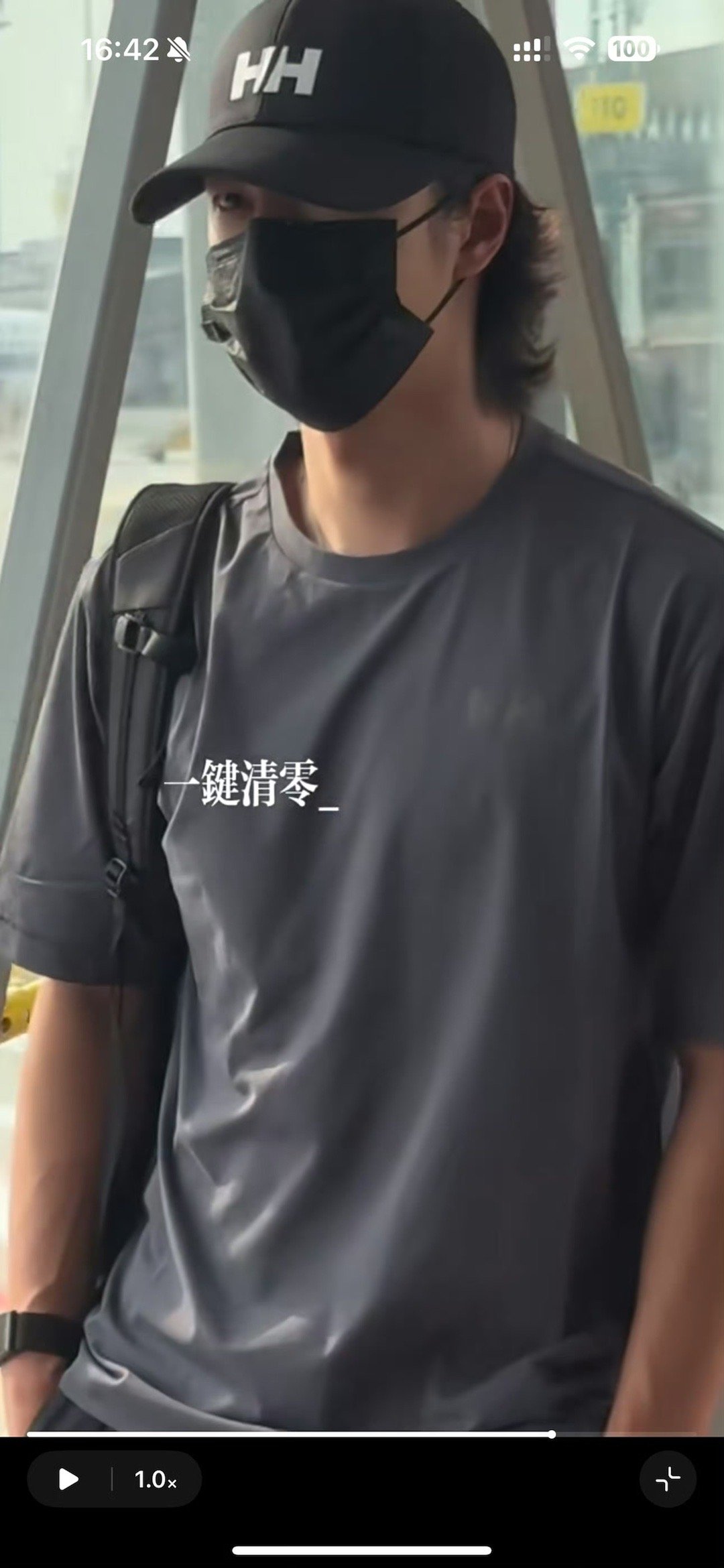 王一博到达遵义王一博遵义人气王一博到达遵义路透～粉丝早已等候多时，这场面，妥妥的
