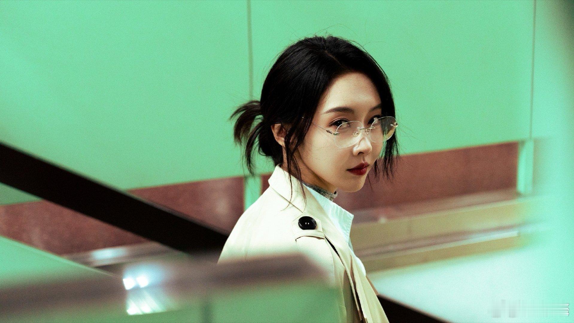 宣璐好上头的白切黑女主 宣璐新剧这白切黑女主太绝啦！表面是冷静记者，暗里是为父报