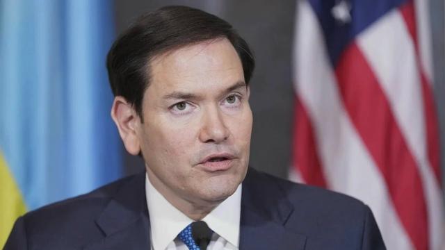 美国华盛顿消息。特朗普又打算耍强硬派作风，宣布对巴西商品加征 25% 关税。
巴