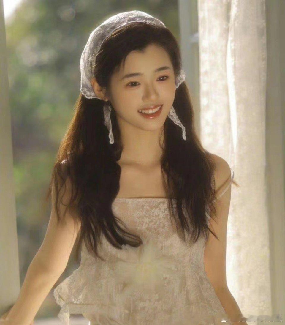 余正居然又签了新的女艺人，感觉做他的员工应该还是挺好的，至少不愁戏拍，也不用面对