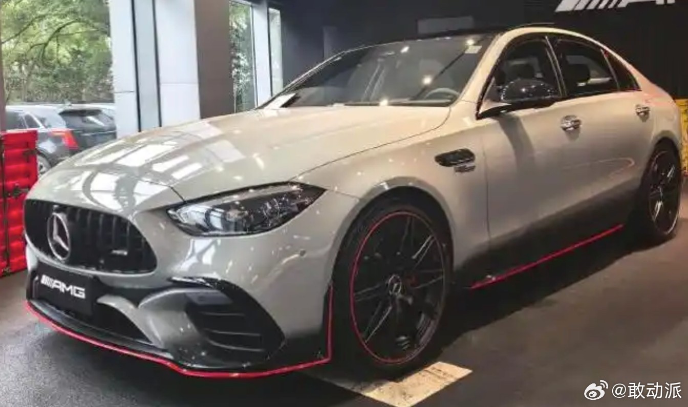 奔驰2.0T AMG C63 SE始终未被官方否认其实验意义，这款车本质是奔驰对