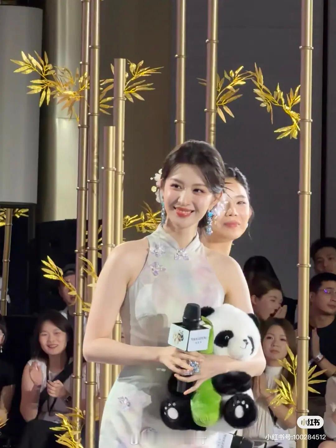 今日旗袍美人王楚然