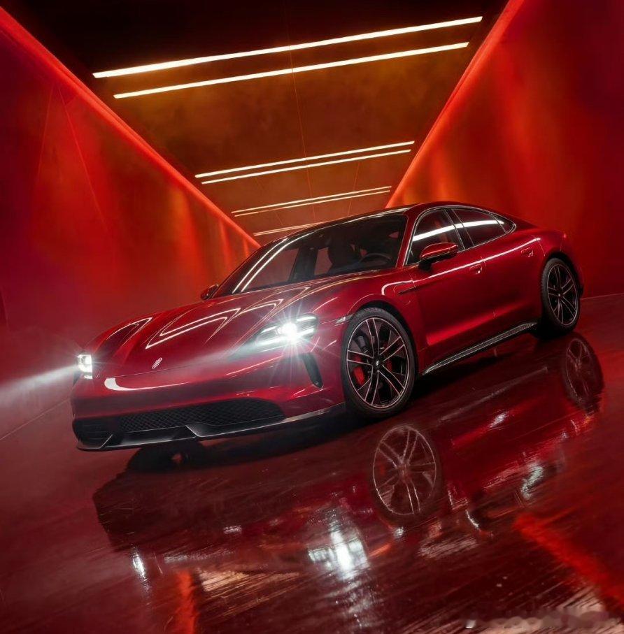 看着不像啊……有人跟我说是一个车……那边上那个是什么？