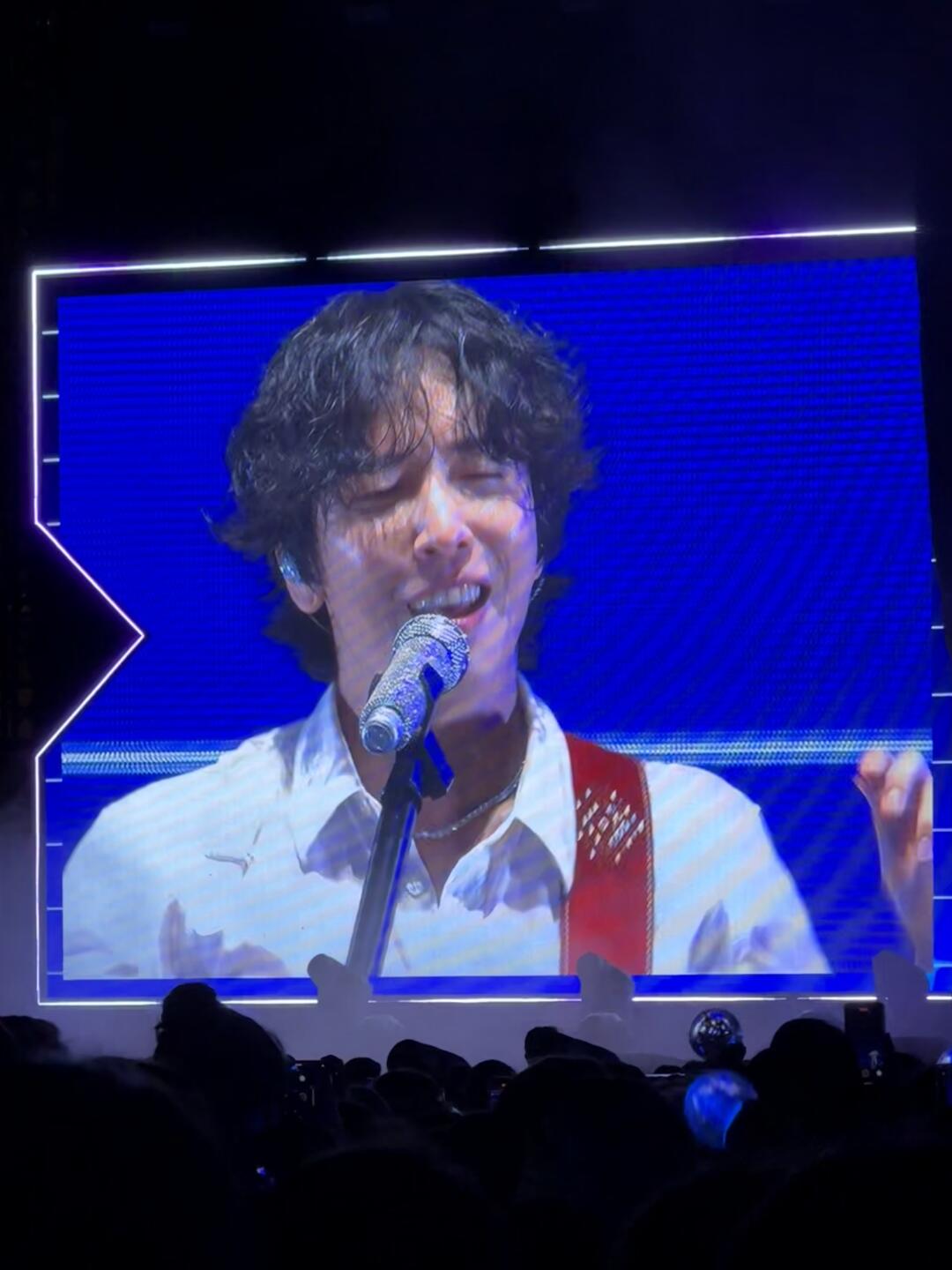wuli 郑容和欧巴太帅啦！cnblue香港演唱会