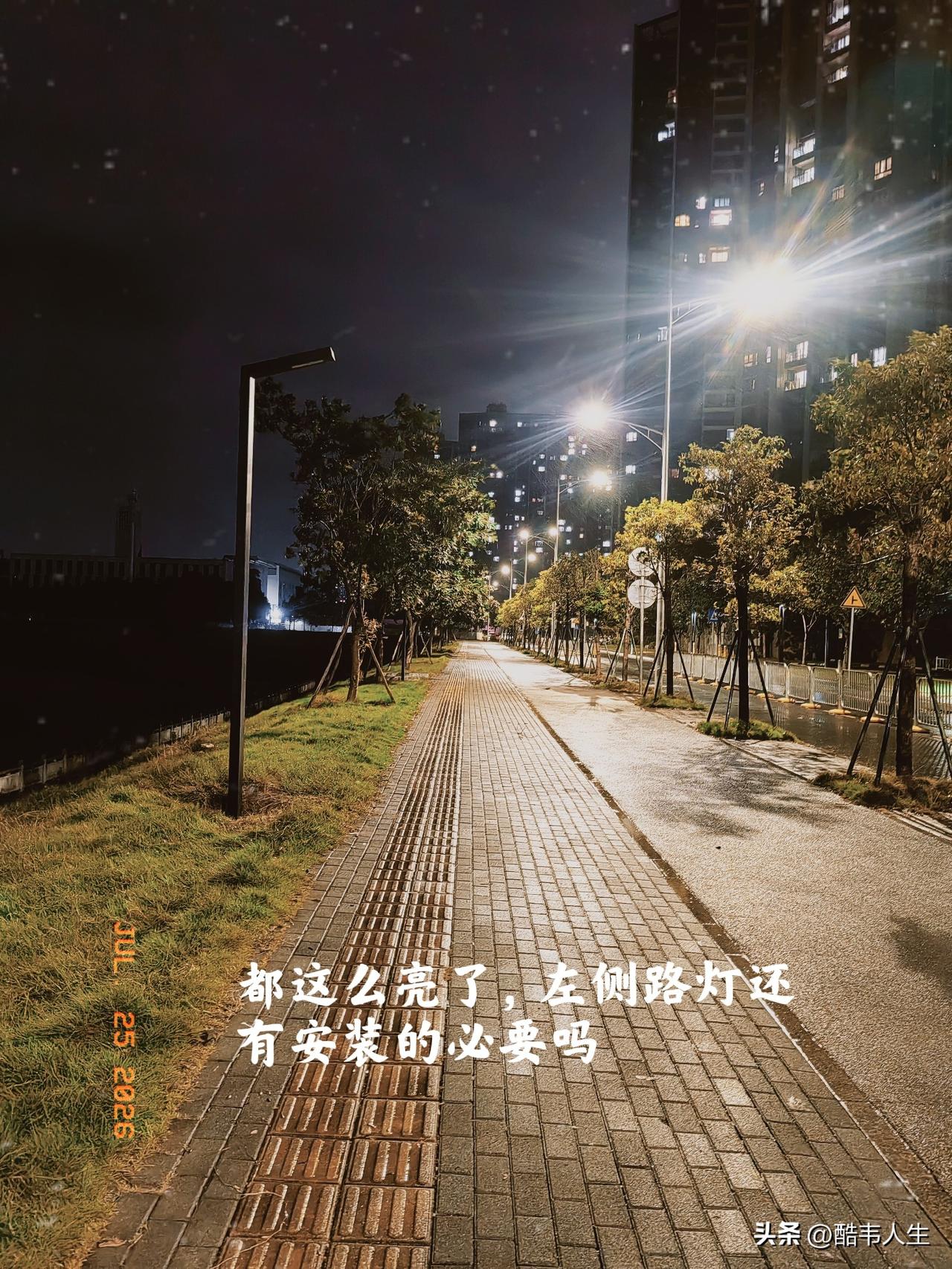 有一说一，作为一个普通的市民，发表一下个人看法。
     今晚晚些时候一个人走