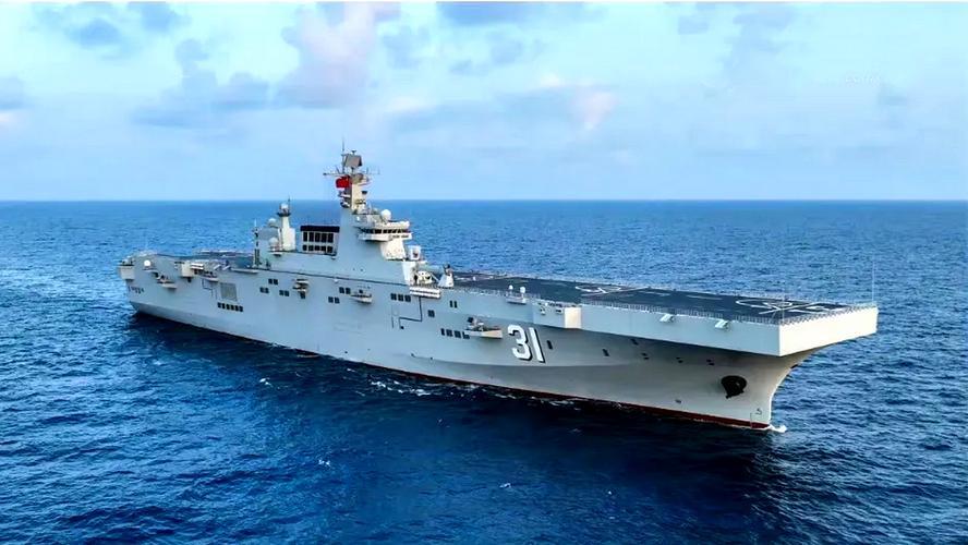 5艘航母？印媒神操作，把两栖舰当航母，背后心思不简单！
 
辽宁舰6.75万吨滑