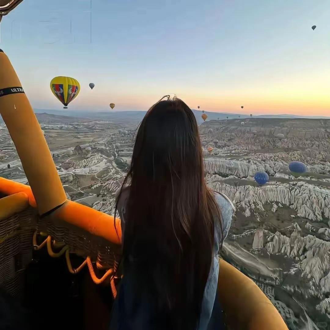 ☘️现代诗:《我该怎么说》
原创/首发


我该怎么说
这仓促的结束

是说
想