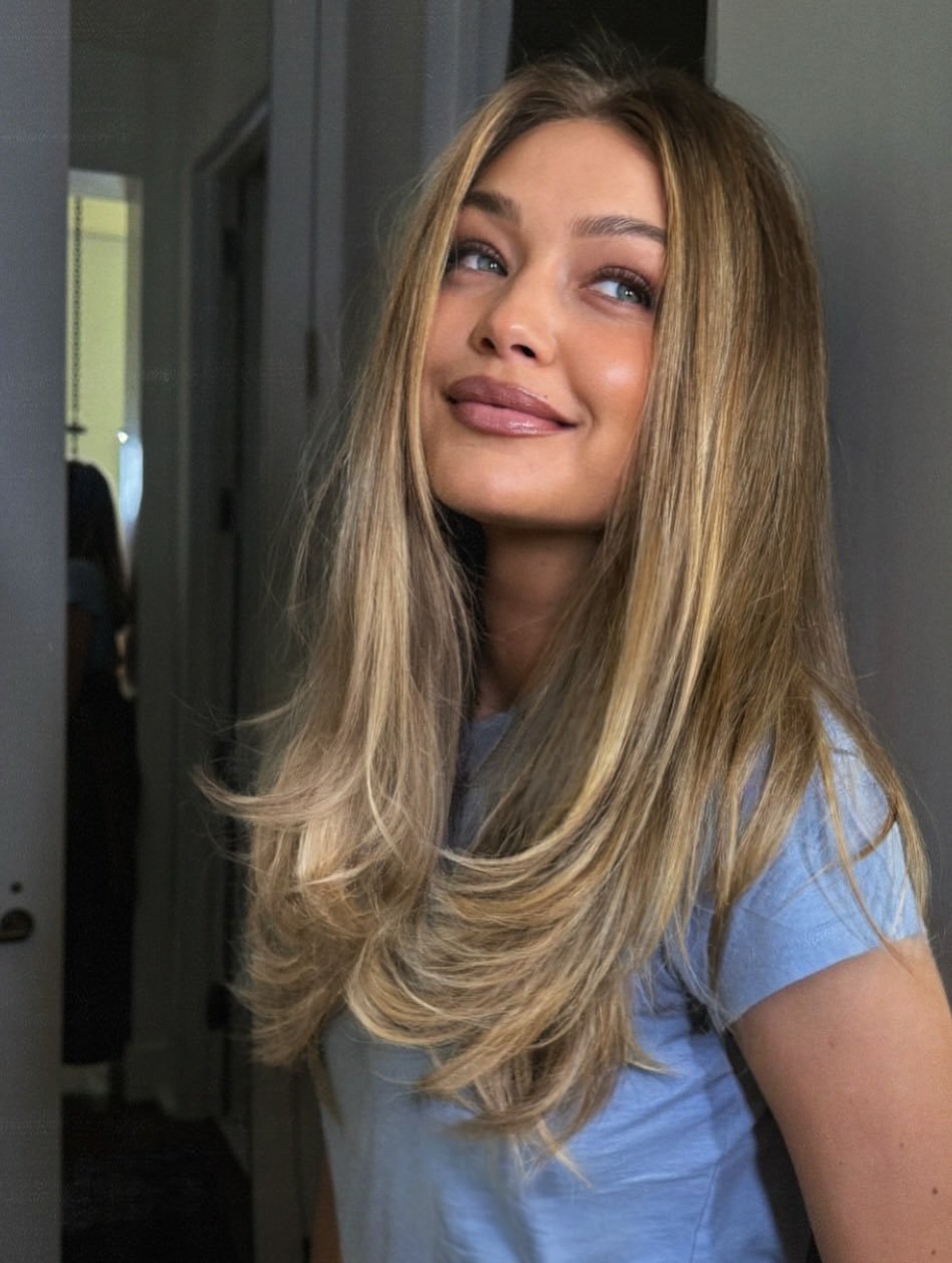 Gigi Hadid的发型师更新ins你Gi今天的妆发来了！ 
