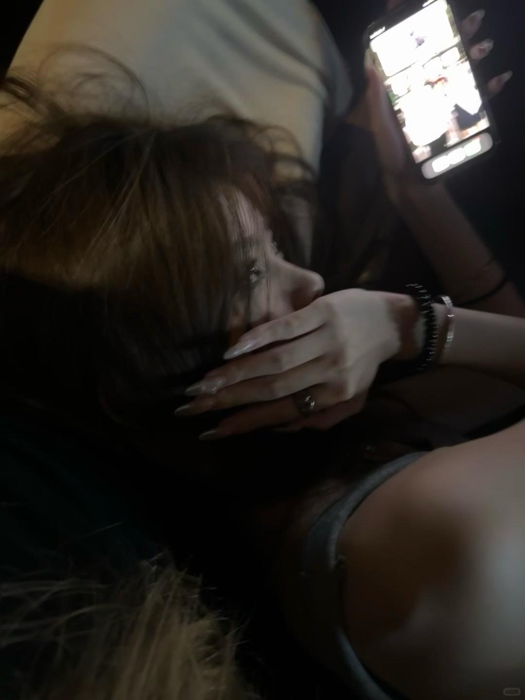 我再也不要在凌晨三点突然醒来看你有没有回消息