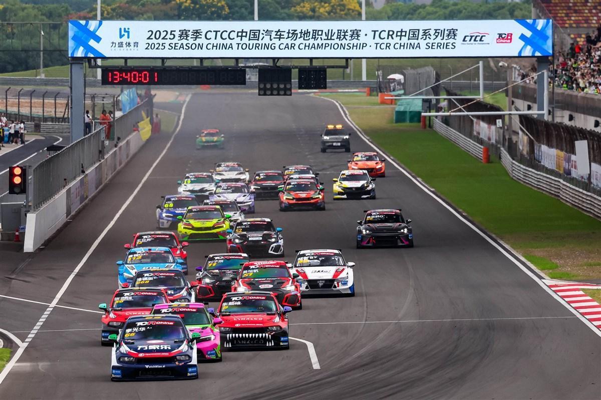 时隔一年，嘉定的风再次裹挟着引擎轰鸣出现在上海国际赛车场的上空。
4月24日 -