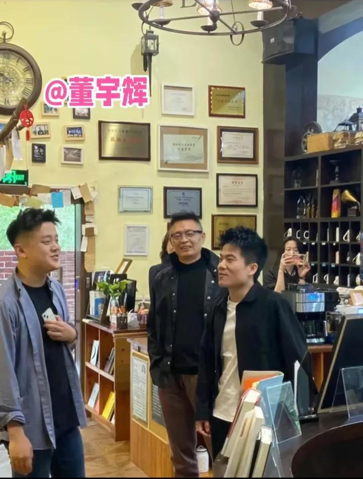 董宇辉小王子这两天到底去了哪里？
麦家老师笑言宝藏青年跟我在一起！