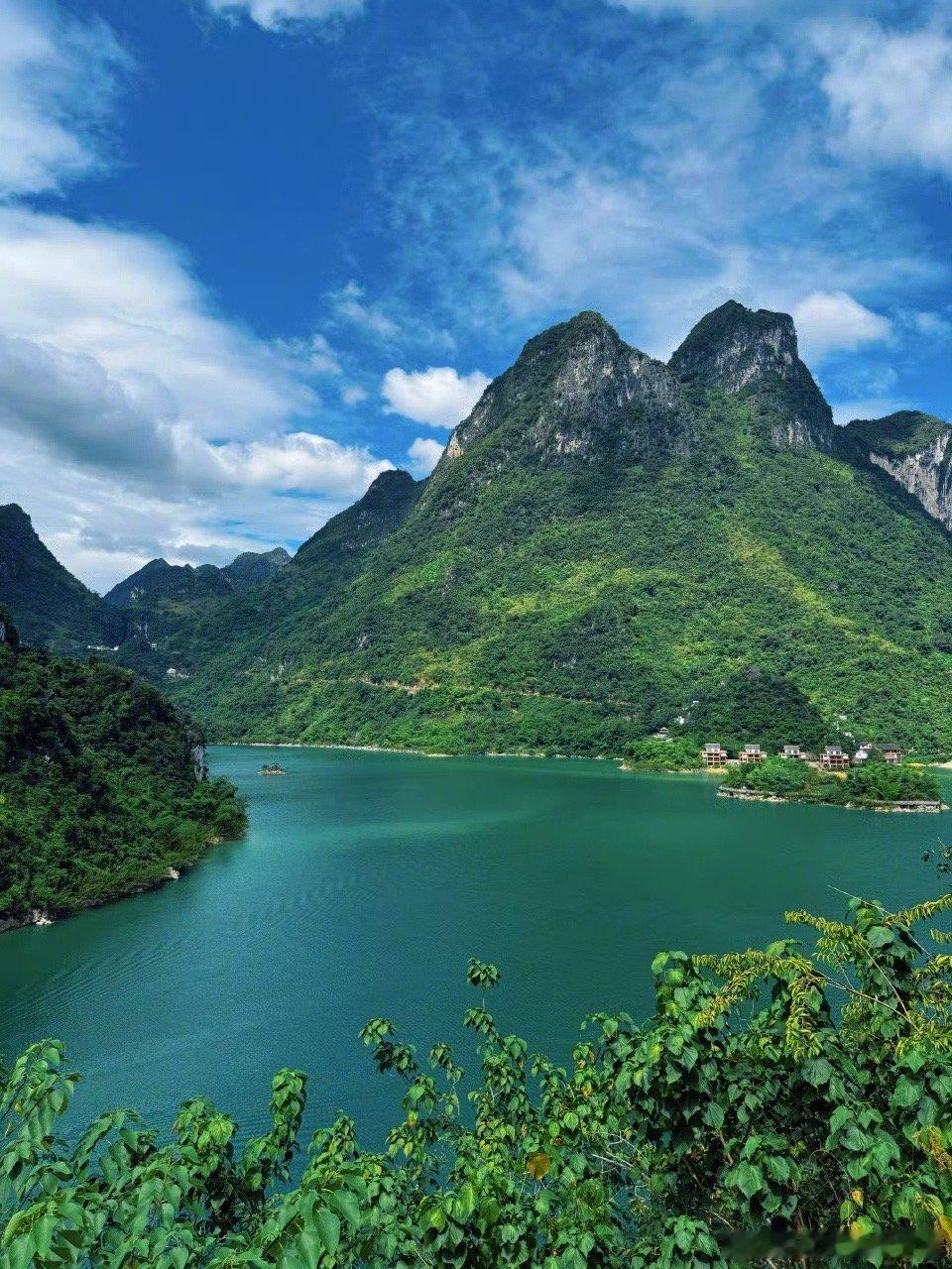 张馨予翻山越岭只为看到这风景粉她多年，就知道她是这般倔强又浪漫。“说到做到”轻描