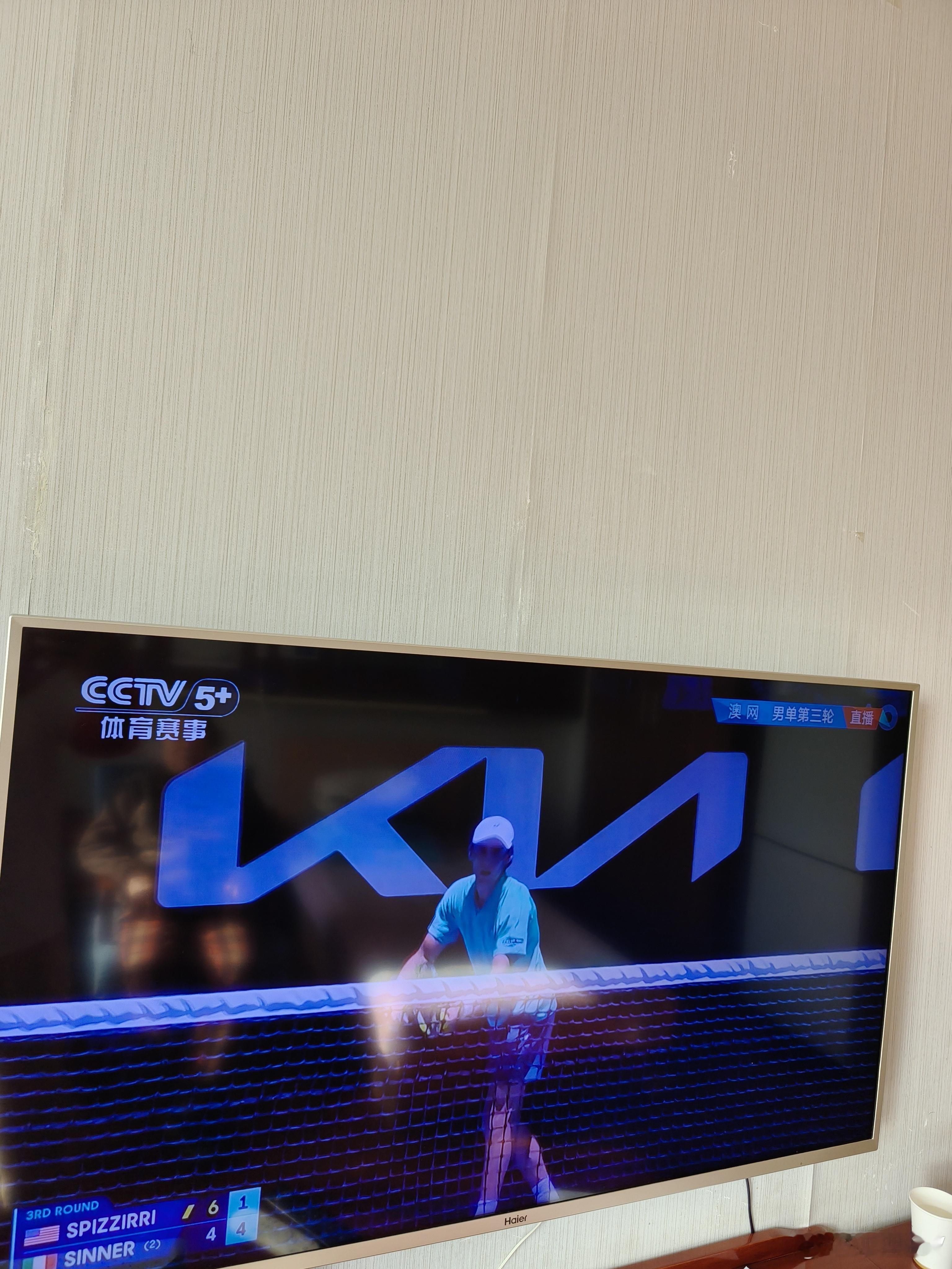 一跟老妈一起看球，就赶上辛纳的比赛，还有盛哥的解说。澳网2026这很澳网