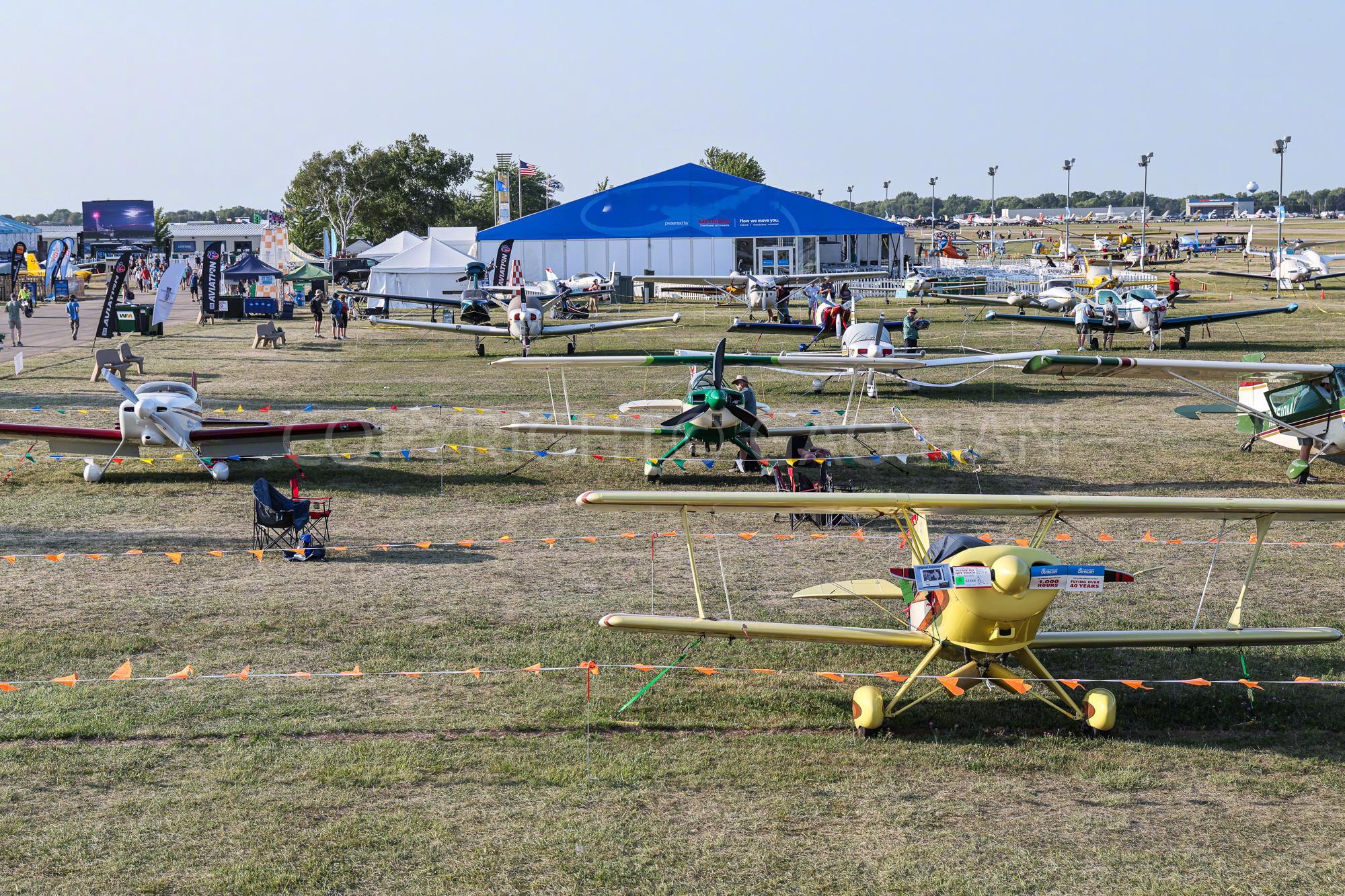航空君航空科普 73.4万人进场观看，11000架飞机参展，美国EAA飞来者大会