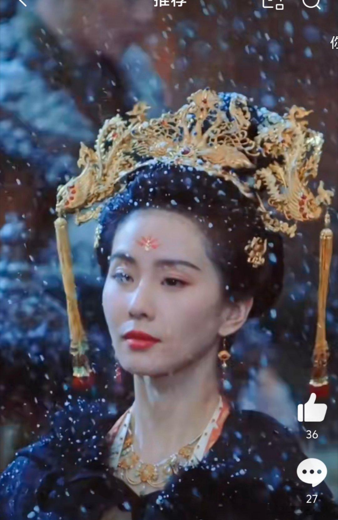 感觉刘诗诗在雪里面的这个画面给我一种怪怪的感觉[开摆][开摆][开摆]感觉面部很