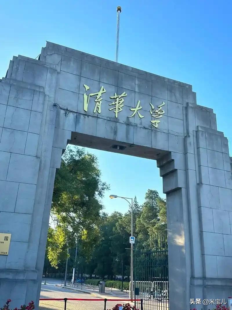 七零后的教师在拼命评高级职称，
精神抖擞地撸起袖子地要大干到六十岁。
八零后的教