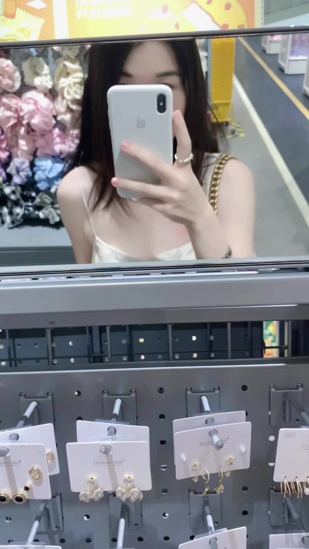 白色裙子显得我好乖好温柔啊