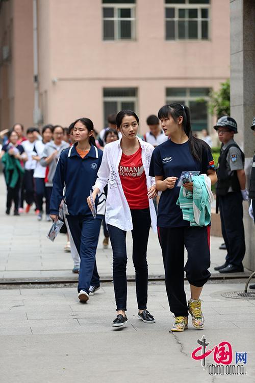 关晓彤都知道的事，《耀眼》编剧愣是没搞明白。  关晓彤当年在北京高考，文化分出来