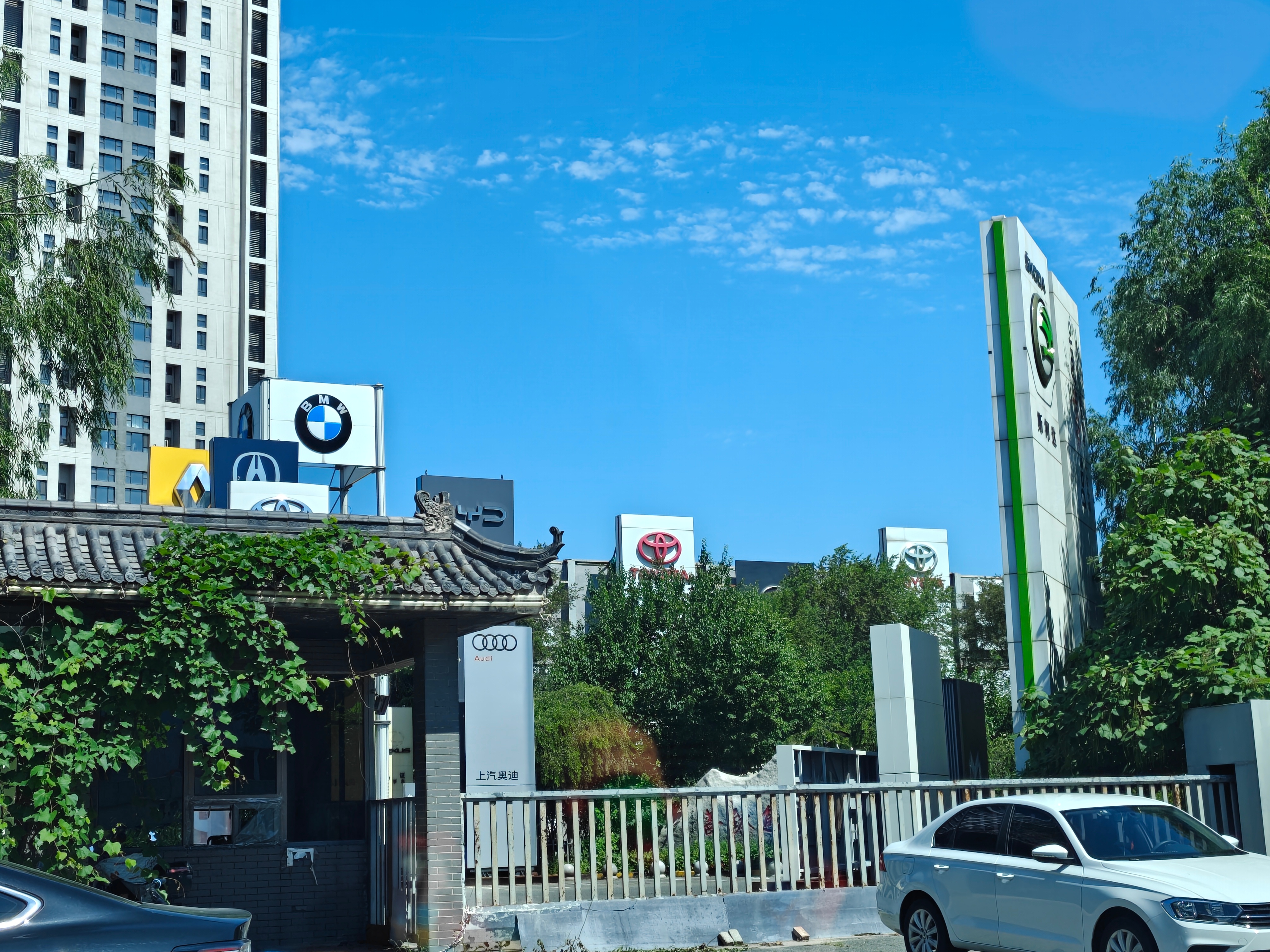 这4S店建的也太密了吧…呃，原来是做牌子的工厂🏭 长春