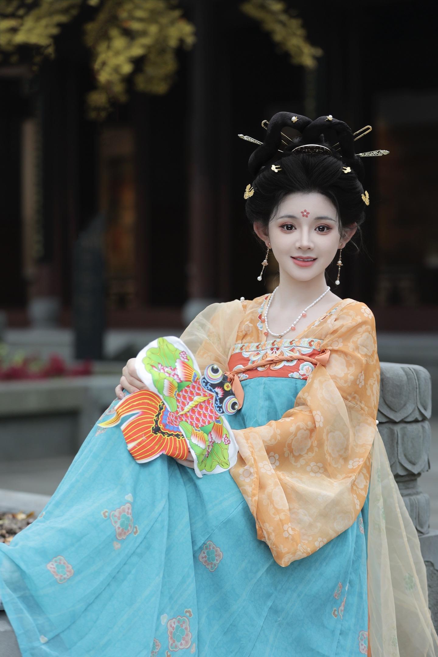 拍了田曦薇子夜归同款造型。